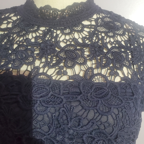 Nanette lepore black lace shell top size small - Picture 2 of 6
